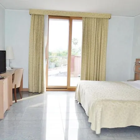 Hotel Marina Palace & Congress Hall 4*
